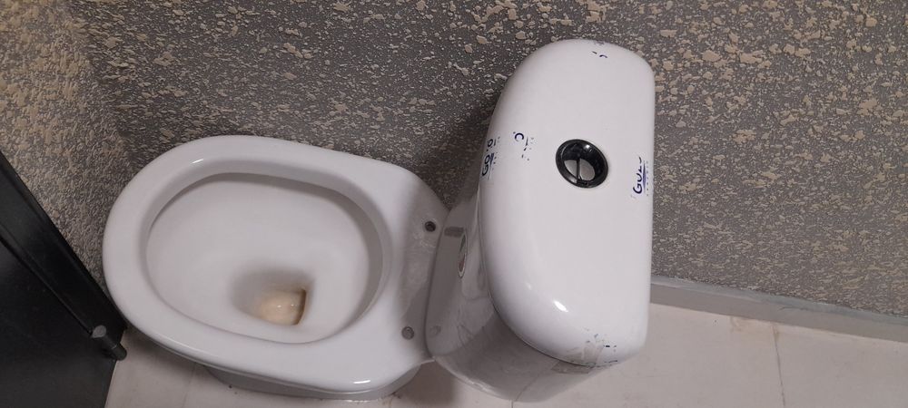 Продаю унитаз в отличном состояние