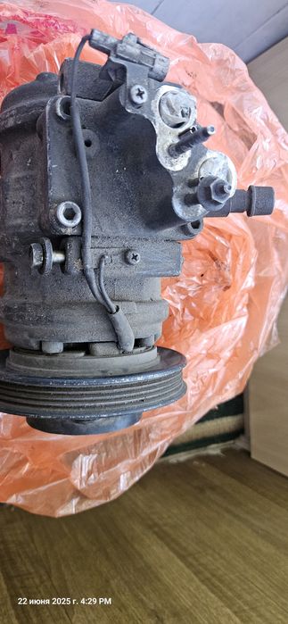 Продам компрессор на  автомобиль тойота.