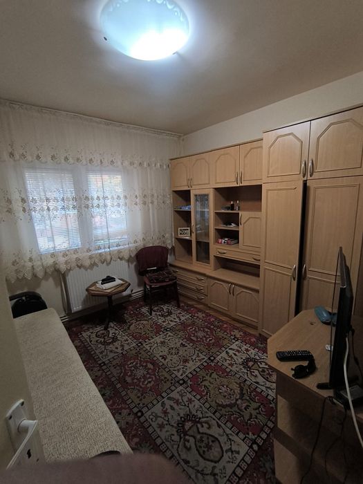 Închiriez apartament