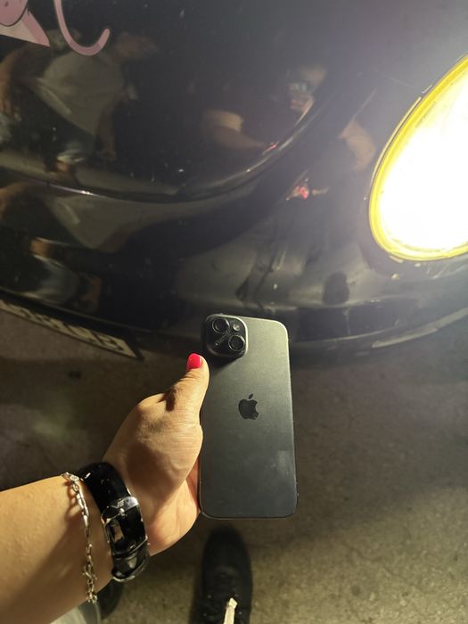 Продавам iphone 15