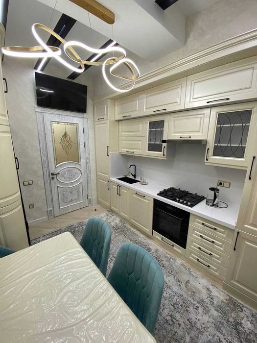 Продается квартира 
Шайхонтахурский район
ЖК Boulevard 111м2+терасса