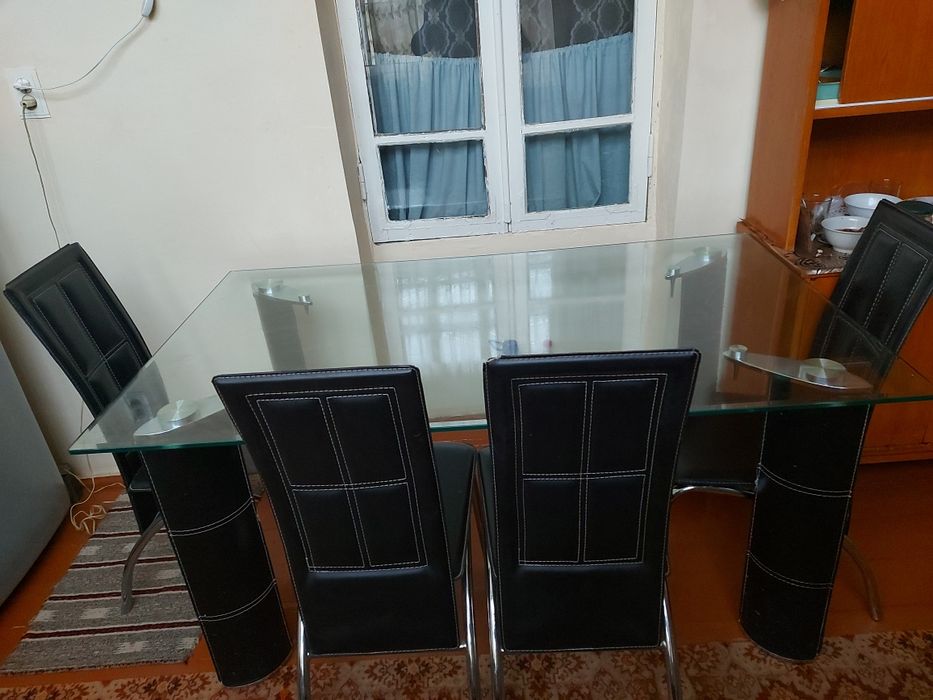 Продается  стол  150  на 90 см  стуля  4  штуки