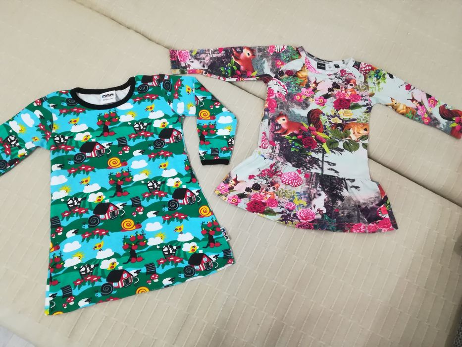 2 броя памучни роклички, цветни, за 12-18 месеца