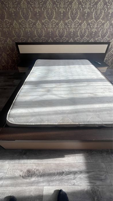Продам кровать двухспальную