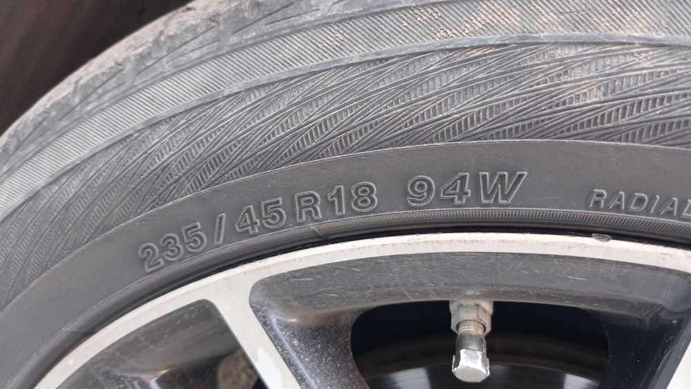 Резина Yokohoma 235/45 R18