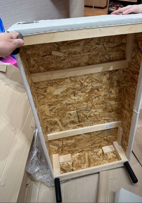 Диван с 2 подушками