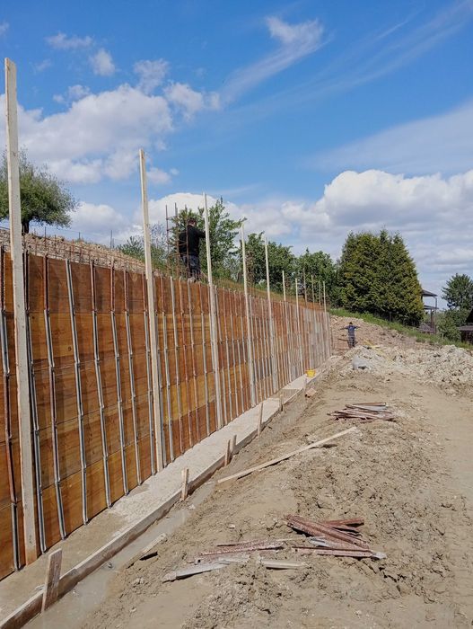 Execut garduri din beton armat