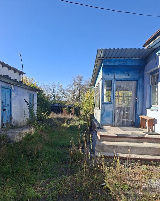 Продам два дома.