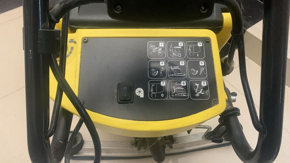 Продам поломоечное машинка karcher BD 530