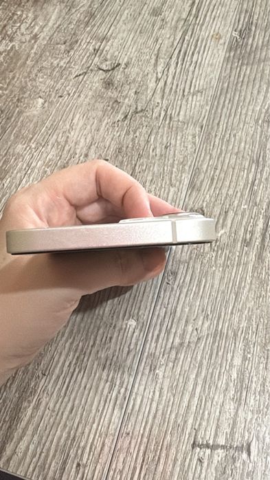 Продам Iphone 13