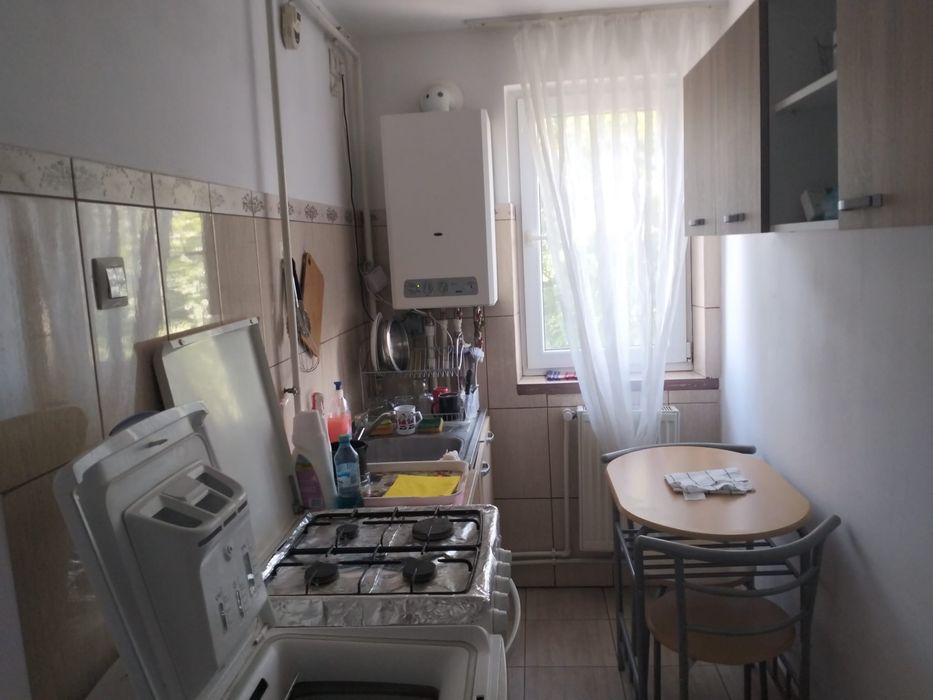 Inchiriez apartament cu 3 camere
