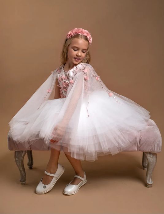 Продам шикарное платье для девочки