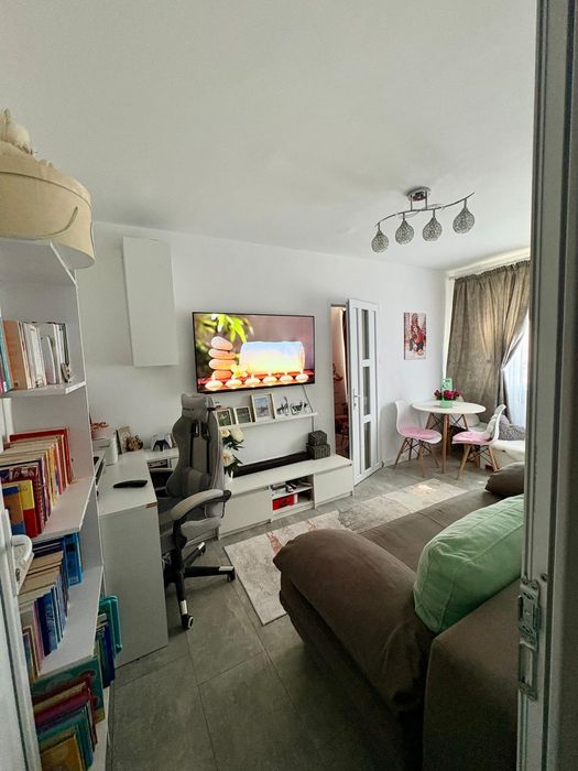 Apartament semidecomandat Valea Roșie