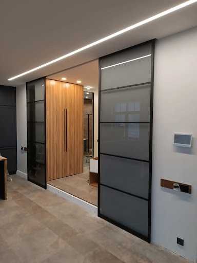 Раздвижные перегородки с доводчиком