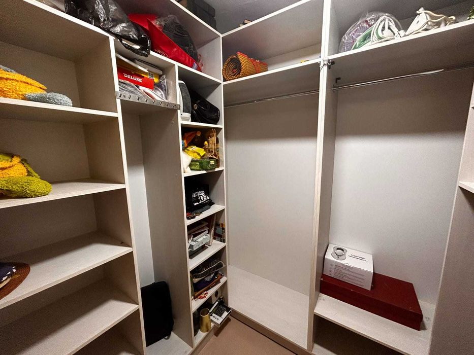 Продаётся 2-комнатная в Центре!