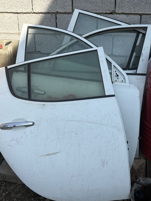 Двери на пикап L200