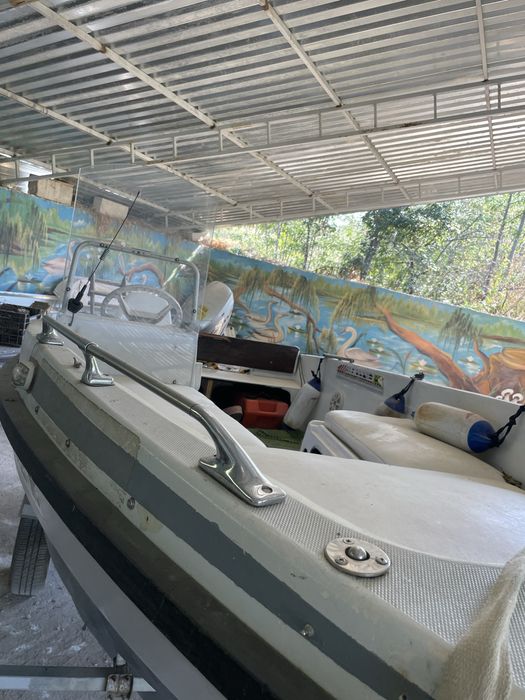 Vând barcă cu motor Honda 50 CP + peridoc