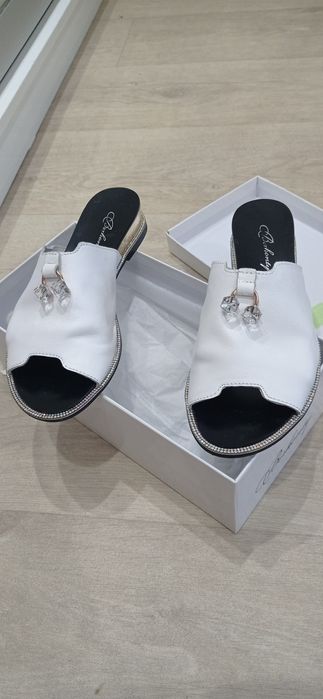 Шлепки кожаные , новые ,Турция.