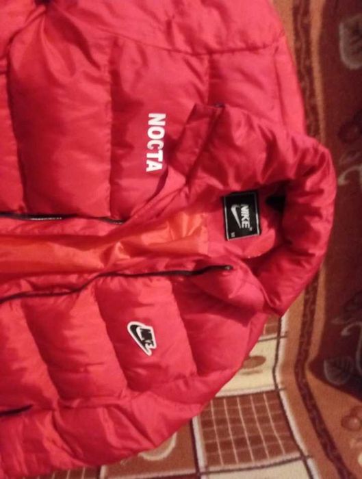 Vând Geacă Nike nocta