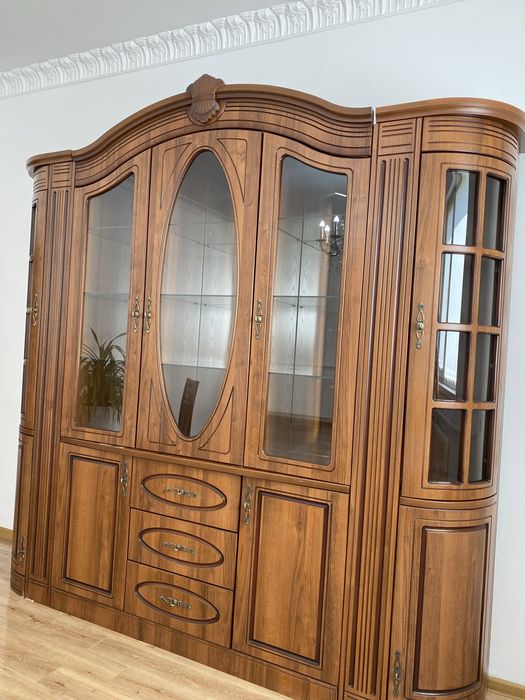 Продам горку в гостиную, зал.