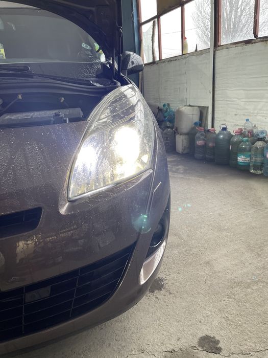 Becuri far renault grand scenic 3 d1s bixenon