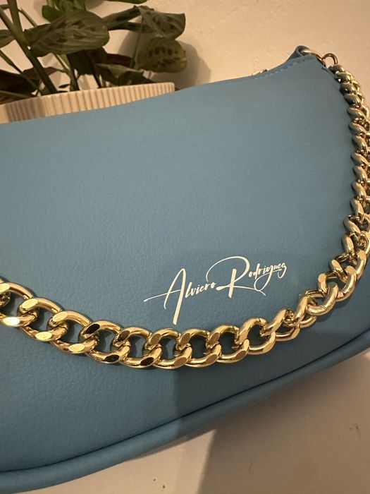 Нова чанта Alviero Rodriguez