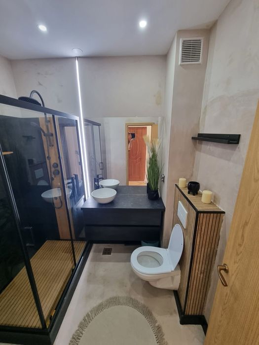 Inchiriez apartament cu 2 camere.