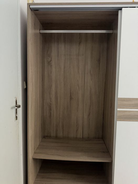 Продавам гардероб-Студентски Град