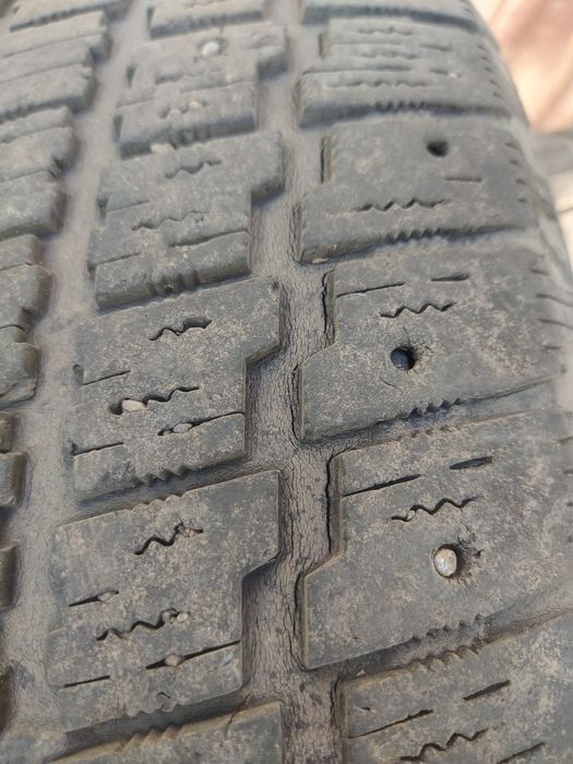 Шины зимние шипованные 225/60R17