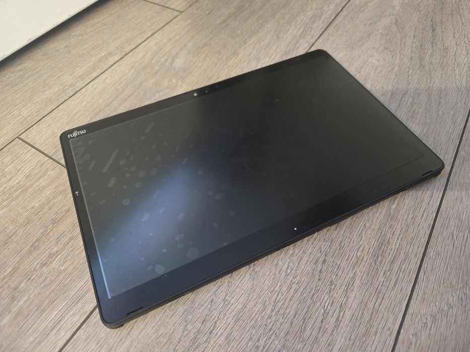 Fujitsu Stylistic Q738