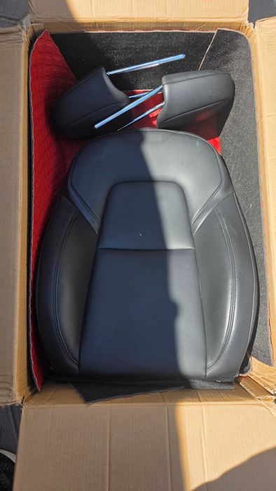 Scaune Fata Tesla Model Y 2023