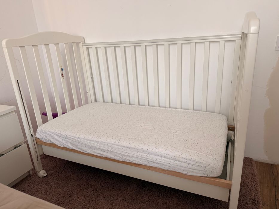 Patut Bebe Nido economic din lemn, cu roți