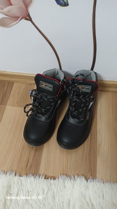 Bocanci de lucru cu protectie exena