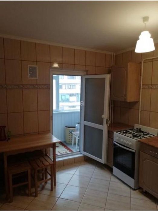 Central, garsoniera decomandată