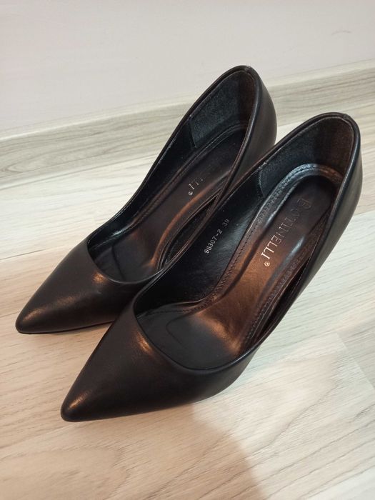 Дамски черни обувки на ток