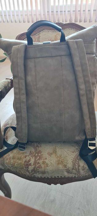 Раница тип мешка във восъчен цвят