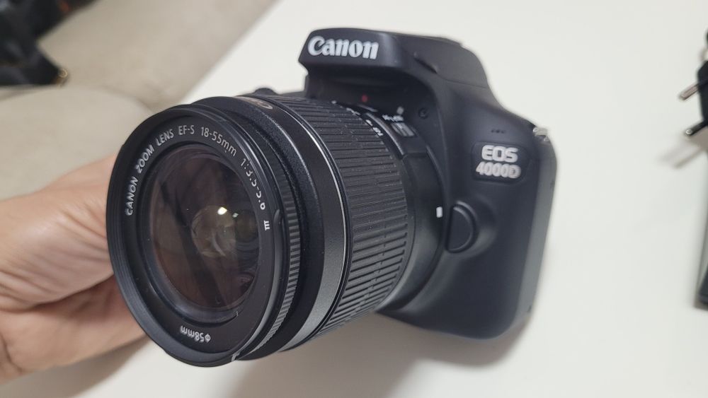 Aparat Canon 4000d cu obiectiv kit 18-55mm