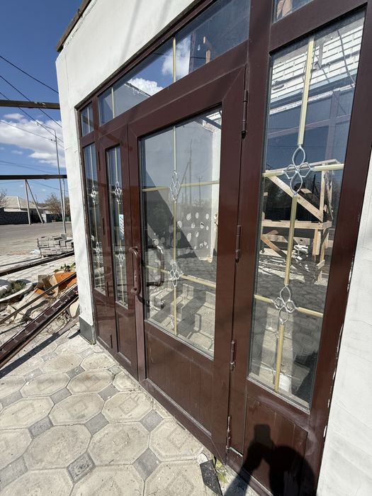 Входные  двери рама алюминий