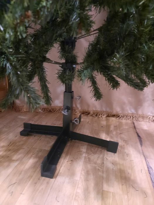 Продам высокую ёлку.