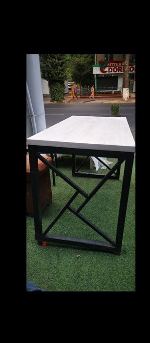 Stol yangi ishlatilmagan