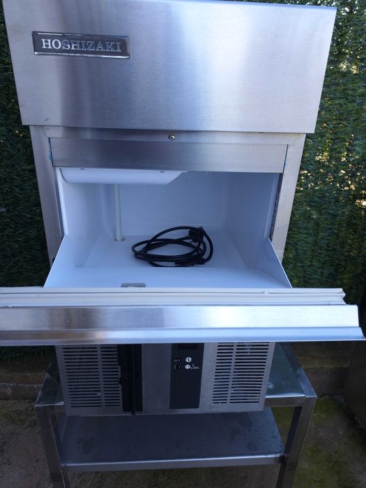 Професионален Ледогенератор HOSHIZAKI IM30