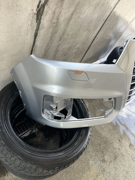 Audi Q7 2017 - Предна броня с маска ОЕМ