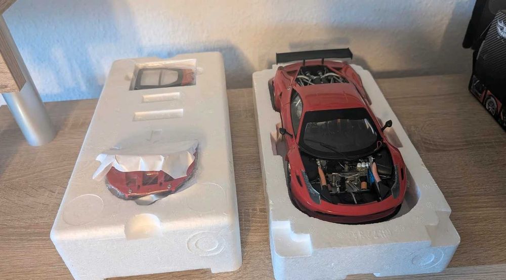 Ferrari 458 Italia GT2 1/18 Elite