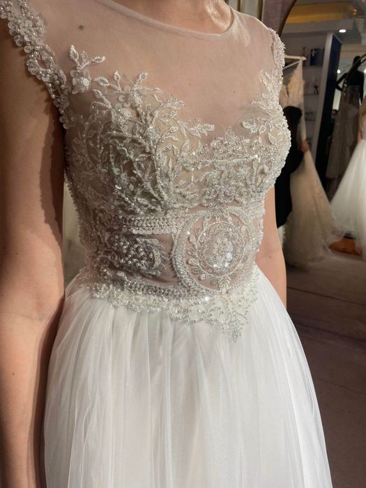 Rochie de mireasa si crinolina