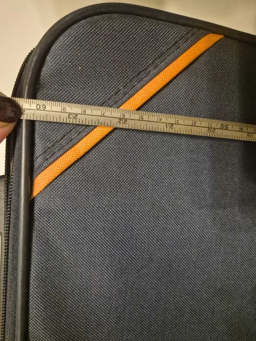 Geamantan Kunst nou cu eticheta