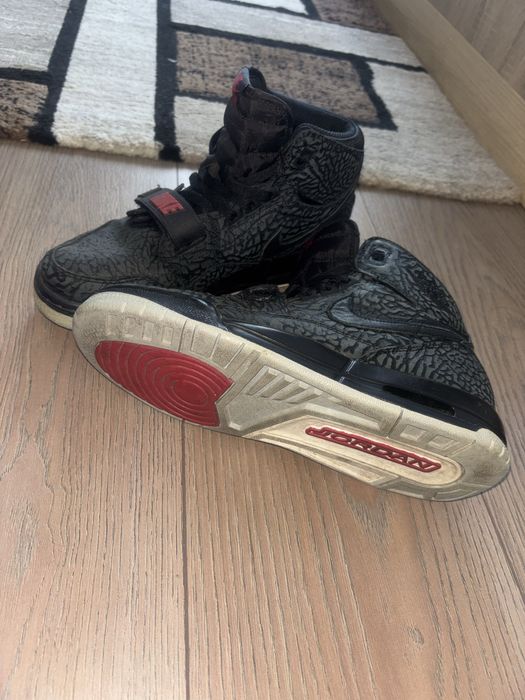 Vând adidași Nike Air Jordan