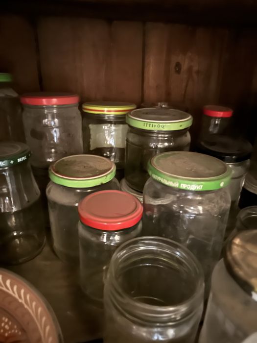 Банки с резьбой продам