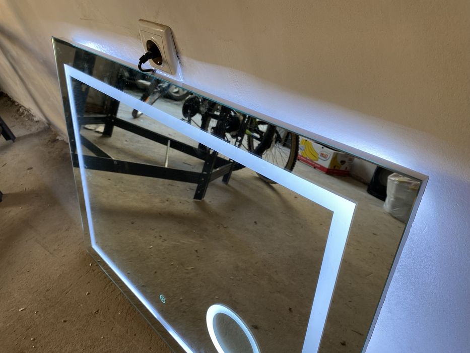 LED огледало  с размери 60/80см