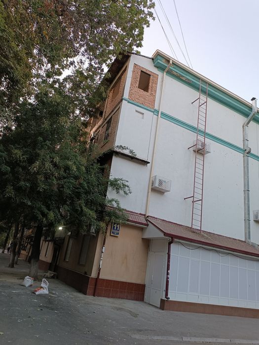 Продаю 3-х комнатную квартиру на Чиланзаре,высокопотолочка