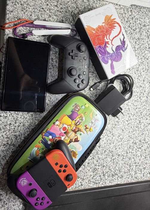 Nintendo  switch +джойстик и калъф